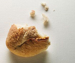 Открыты целебные свойства корочки хлеба