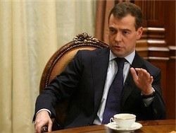 Медведев предложил водителям полную трезвость