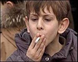 Российские дети начинают курить с восьми лет