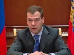 Медведев предложил проверять школьников на наркоманию